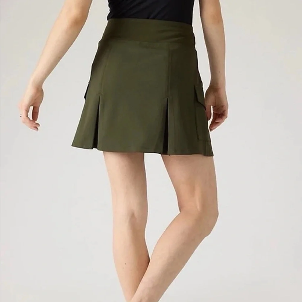 Athleta Olive Green Pleated cargo Skirt with Pockets- size 0 - Picture 2 of 6